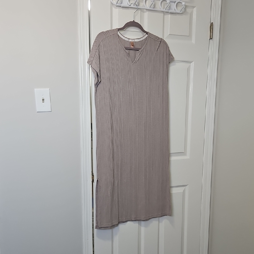Denver Hayes Ribbed Knit Top in Taupe